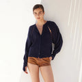 CARNATION PULL BLACK