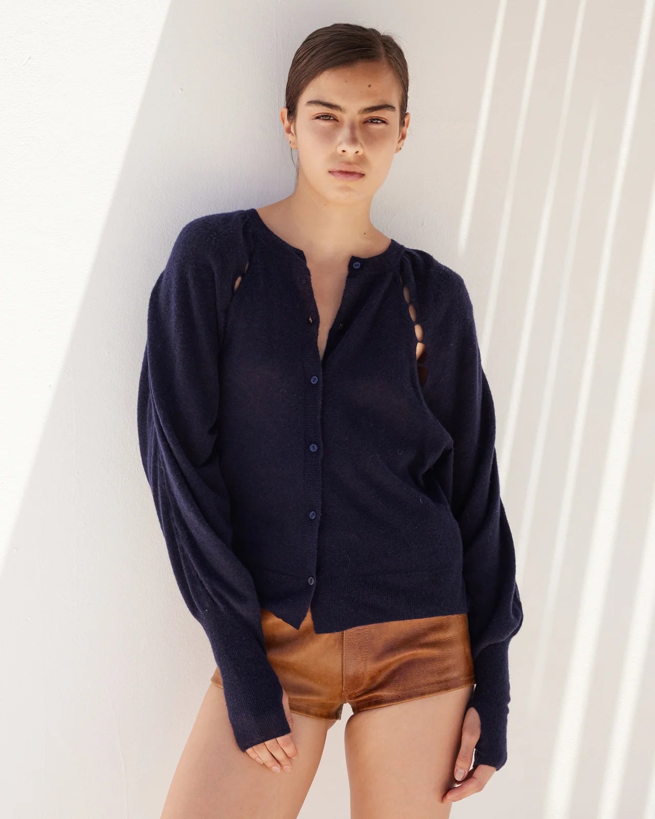 CARNATION PULL BLACK