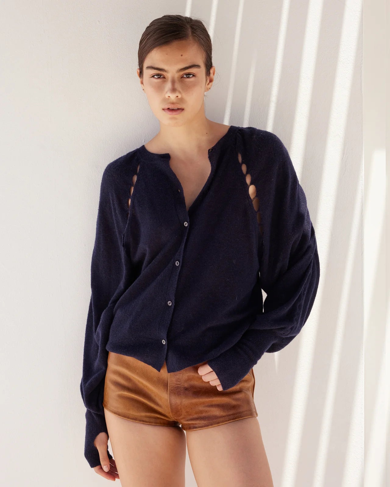 CARNATION PULL BLACK