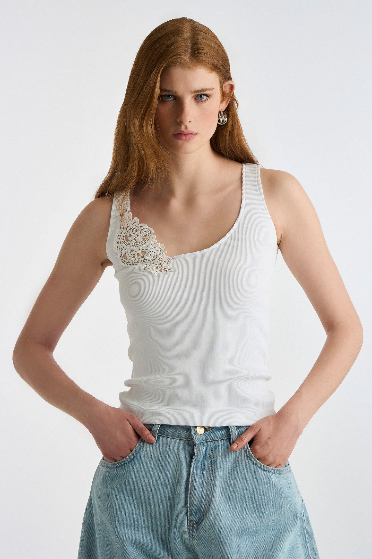 COTTON RIB WHITE FLORAL TOP