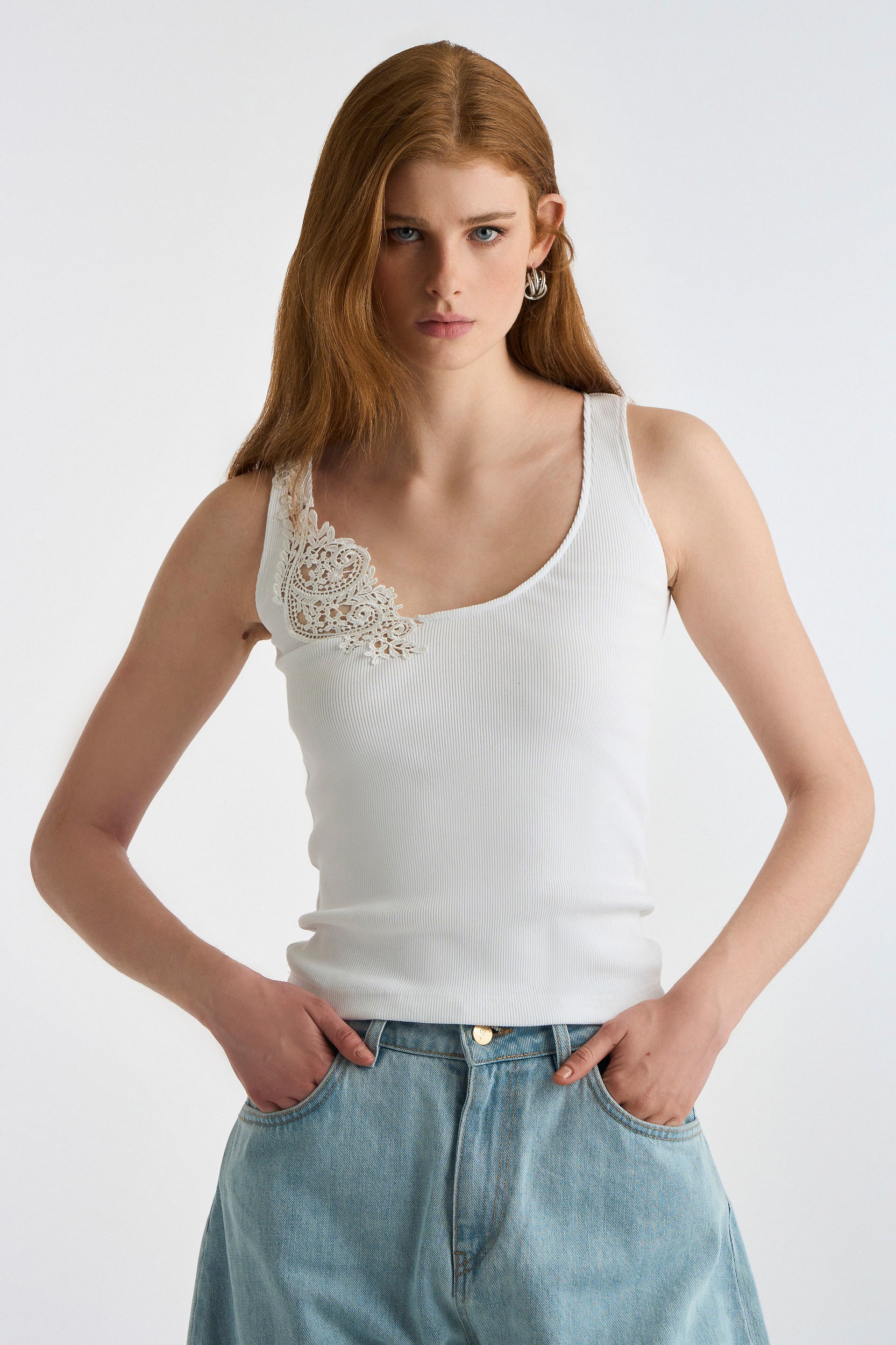 COTTON RIB WHITE FLORAL TOP